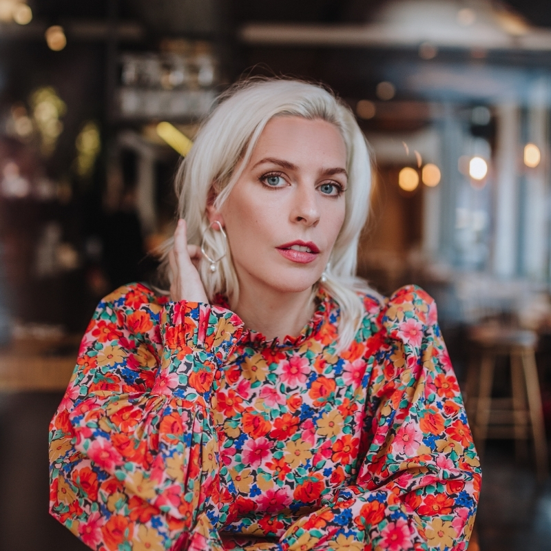 Sara Pascoe Headshot